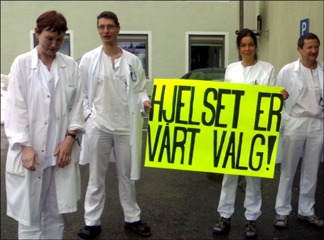 Sjukehusansatte demonstrerer for Hjelset. Foto: Gunnar Sandvik