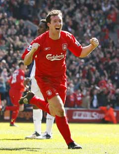 Robbie Fowler jubler etter scoringen mot Bolton. (Foto: Reuters/Scanpix) Robbie Fowler jubler etter scoringen mot Bolton. (Foto: Reuters/Scanpix)