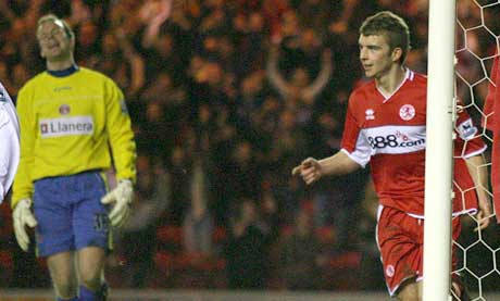 Middlesbroughs James Morrison feirer 2-1-målet mens Thomas Myhre er oppgitt. (Foto: Reuters/Scanpix)