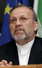 Irans utenriksminister Manochehr Mottaki mener USA ikke har noen rett til å lage krise i regionen. (Foto: Scanpix/AP)