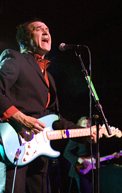 Stemmen til Ray Davies har kanskje ikke den skingrende intensiteten vi husker fra the Kinks, men holder i massevis. Foto: Per Ole Hagen, NRK. Stemmen til Ray Davies har kanskje ikke den skingrende intensiteten vi husker fra the Kinks, men holder i massevis. Foto: Per Ole Hagen, NRK.