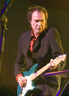 Ray Davies spilte både akustisk og elektrisk. Foto: Per Ole Hagen, NRK. Ray Davies spilte både akustisk og elektrisk. Foto: Per Ole Hagen, NRK.