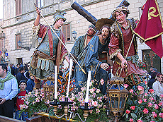 Vakre statuer forteller historien om Jesu korsfestelse, lidelse, og død. Foto Andreas Toft. Vakre statuer forteller historien om Jesu korsfestelse, lidelse, og død. Foto Andreas Toft.