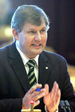 Landbruksminister Terje Riis-Johansen. (Arkivfoto)