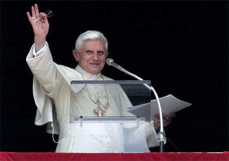Pave Benedict XVI vurderer en liberalisering av synet på kondomer. (Foto: Reuters/Scanpix)