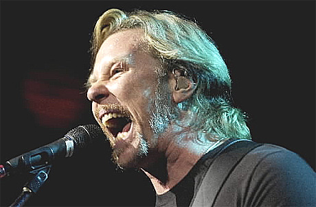 James Hetfield på scenen i Oslo Spektrum sist bandet opptrådte i Oslo 2.desember 2003. Foto: Thomas Bjørnflaten, Scanpix.