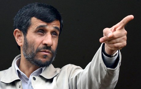 Irans president Mahmoud Ahmadinejad talte i et møte i den iranske byen Abhar i dag. (Foto: Sajjad Safari, Mehr News/AP/Scanpix)