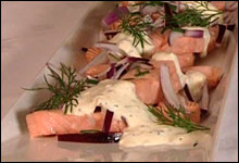 Varmsyltet laks med pepperrotkrem (Foto: NRK) Varmsyltet laks med pepperrotkrem (Foto: NRK)