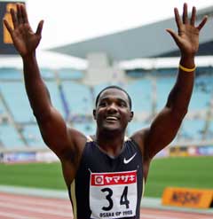 Justin Gatlin vinker til publikum etter seieren i Osaka. (Foto: Reuters/Scanpix) Justin Gatlin vinker til publikum etter seieren i Osaka. (Foto: Reuters/Scanpix)