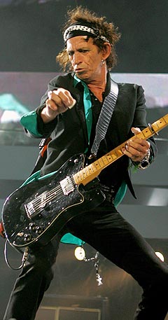 Det kommer mange, og motstridende meldinger om helsen til Keith Richards, gitarist i The Rolling Stones. 6. juni skal bandet spille på Koengen i Bergen. Foto: Reuters / Scanpix.