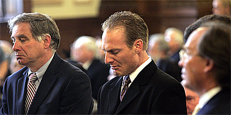 Daniel M. Biechele (midten) mottar dommen på fire års fengsel 10. mai 2006. Foto: Barry Chin, AFP / Scanpix.