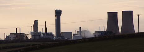 Atomgjenvinnigsanlegget på Sellafield er den største kilden til radioaktiv forurensning i Nord-vest Atlanteren. Det ble bygd etter andre verdenskrig og har siden da tatt imot atomavfall fra hele verden. Foto: NRK/Brennpunkt