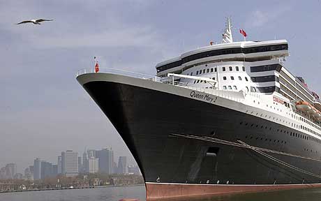 «Queen Mary II» da skipet lå til kai i New York i april i år. (Foto: Reuters/Scanpix)