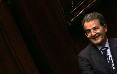 Italias statsminister, Romano Prodi, vil hindre at en mediemogul på same tid kan være statsminister. Foto: REUTERS/ Alessandro Bianchi Italias statsminister, Romano Prodi, vil hindre at en mediemogul på same tid kan være statsminister. Foto: REUTERS/ Alessandro Bianchi