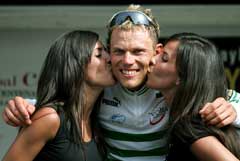 Thor Hushovd nyter seierens frukter. (Foto: AP/Scanpix) Thor Hushovd nyter seierens frukter. (Foto: AP/Scanpix)