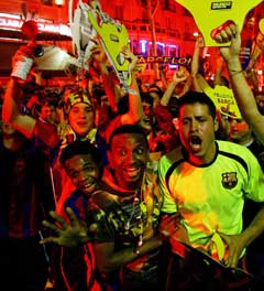 Barcelona-supporterne festet i sentrum. (Foto: Reuters/Scanpix)