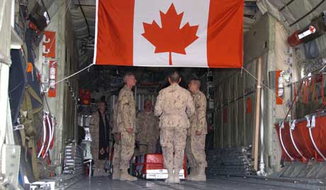 Den 26 år gamle kanadiske kapteinen Nichola Goddard ble drept i Afghanistan i går. Foto: Scanpix/Reuters.
