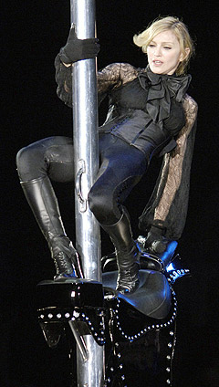 Madonna åpnet turneen sin i Los Angeles søndag kveld. Foto: AP Photo / Scanpix.