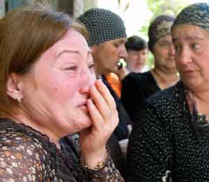 Pårørende til ofrene for Beslan-terroren under siste dag av rettssaken. Foto: Kazbek Basajev, AFP
