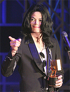 Michael Jackson mottok Legende-prisen under MTV Video Music Awards Japan 2006 i Tokyo lørdag. Foto: Scanpix.