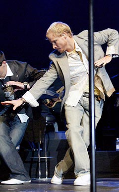 Brian Littrell i aksjon på scenen med Backstreet Boys. Foto: Scanpix.