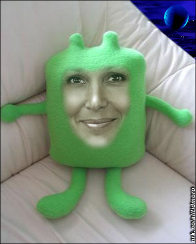"Dorthe Skappel" slapper av på hjemplaneten Sofa X. (Alltid Moro) "Dorthe Skappel" slapper av på hjemplaneten Sofa X. (Alltid Moro)