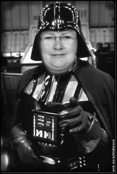 Mens opprørerne har kontroll over landet Norge på planeten Jorden, samler Darth Erna troppene til den store offensiven som skal gi henne makten over hele galaksen. "May the Foss be With us", sier Erna i en kommentar. (Innsendt av Stein Arne Lilleøy) Mens opprørerne har kontroll over landet Norge på planeten Jorden, samler Darth Erna troppene til den store offensiven som skal gi henne makten over hele galaksen. "May the Foss be With us", sier Erna i en kommentar. (Innsendt av Stein Arne Lilleøy)