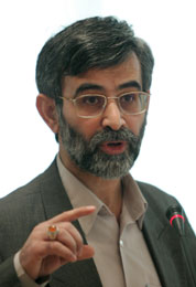 Gholam-Hossein Elham er utnevnt til regjeringstalsmann av den kompromissløse presidenten Mahmoud Ahmadinejad (Scanpix/AFP)