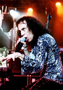 Heavy-legenden Ronnie James Dio inntar Hamar 31. august. Foto: Promo. Heavy-legenden Ronnie James Dio inntar Hamar 31. august. Foto: Promo.