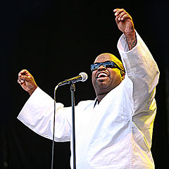 Cee-Lo Green (Thomas Galloway) var flink til å flørte med publikum. Foto: Arne Kristian Gansmo, NRK. Cee-Lo Green (Thomas Galloway) var flink til å flørte med publikum. Foto: Arne Kristian Gansmo, NRK.