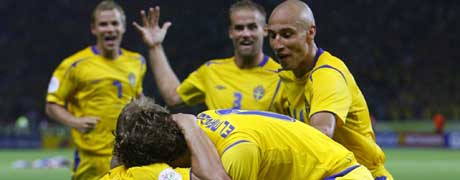 Sverige jubler over vinnermlet mot Paraguay (Foto: REUTERS / SCANPIX)