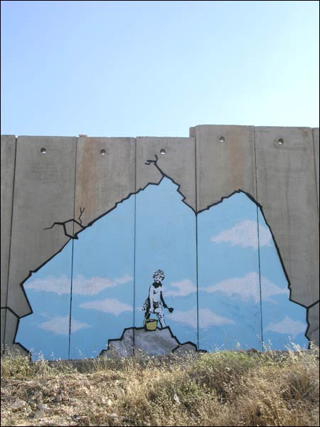 Israels mur på Vestbredden, "tægget" av Banksy. (Malt på selve muren, fotografiet er ikke manipulert)
