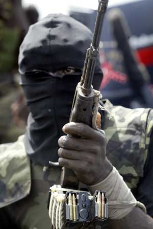 Militante skal ha kidnappet to oljearbeidere i Niger-deltaet. Foto: AP/Scanpix Militante skal ha kidnappet to oljearbeidere i Niger-deltaet. Foto: AP/Scanpix