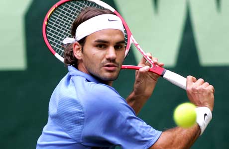 Se Roger Federer i Wimbledon på NRKs Nett-TV. (Foto: AP/ SCANPIX)
