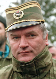 Ratko Mladic . Bildet er tatt i 1994. (Scanpix/AFP)