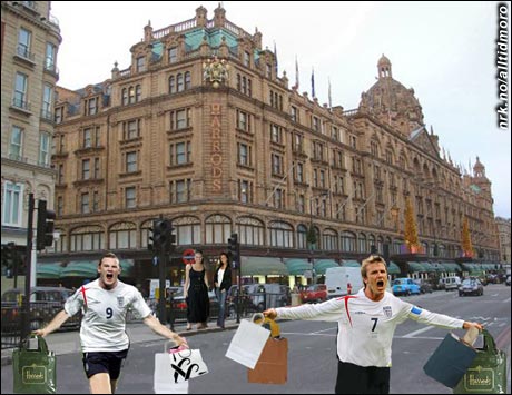 Etter åtte timer med shopping løp Rooney og Beckham skrikende ut av det fasjonable kjøpesenteret Harrods. (Innsendt av Karianne Finstad Næss)