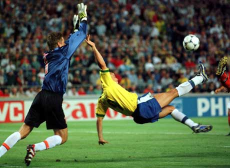 Ronaldo prvde seg p et brassespark i semifinalen mot Nederland i 1998. (Foto: AP/Scanpix)