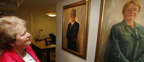 Portrettene av Gro Harlem Brundtland og Thorbjørn Jagland ble avduket i dag. Foto: Jarl Fr. Erichsen, Scanpix