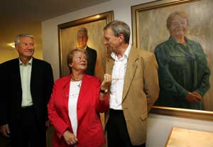Portrettene av Gro Harlem Brundtland og Thorbjørn Jagland er malt av kunstner Tore Juell. Foto: Jarl Fr. Erichsen, Scanpix