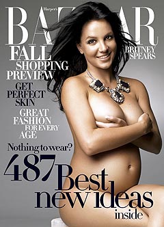 Slik ser coveret på juli-utgaven av Harpers Bazaar ut, med en naken og gravid Britney Spears. Foto: Alexi Lubomirski exclusively for Harpers Bazaar / Handout / Scanpix.