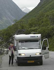 Turister i bobil strømmer til Norge i disse dager. Her fra Trollstigen. (Arkivfoto: SCANPIX) Turister i bobil strømmer til Norge i disse dager. Her fra Trollstigen. (Arkivfoto: SCANPIX)