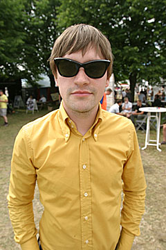 Andreas Tylden i JR Ewing mener at det hjelper å spille mange konserter i utlandet for å bli lagt merke til av booking-sjefene på festivalene. Andreas Tylden i JR Ewing mener at det hjelper å spille mange konserter i utlandet for å bli lagt merke til av booking-sjefene på festivalene.