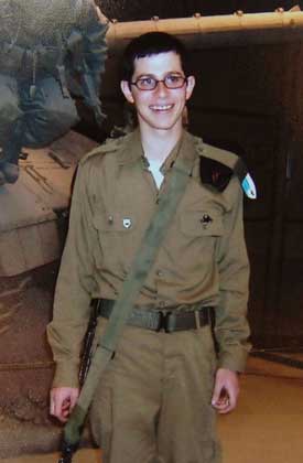 De som bortførte Gilad Shalit gir israelerne frist. Foto: Sanpix/Reuters. De som bortførte Gilad Shalit gir israelerne frist. Foto: Sanpix/Reuters.