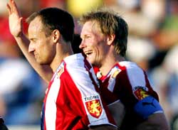 Sigurd Rushfeldt (tv) og Ole Martin Årst feirer Tromsøs utligning under eliteseriekampen mot Start i Kristiansand mandag. Foto: Håkon Mosvold Larsen / SCANPIX Sigurd Rushfeldt (tv) og Ole Martin Årst feirer Tromsøs utligning under eliteseriekampen mot Start i Kristiansand mandag. Foto: Håkon Mosvold Larsen / SCANPIX