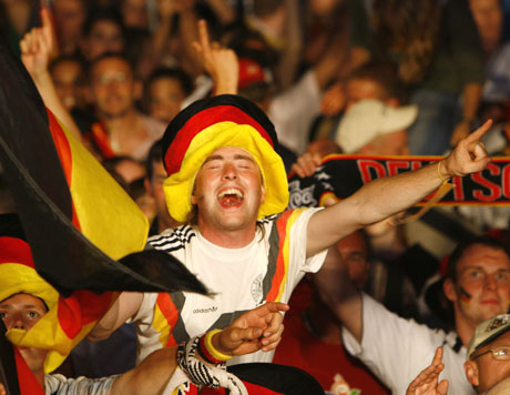 Tyske fans feirer bronsemedaljen som om det var gull det var snakk om. (Foto: REUTERS/ SCANPIX)
