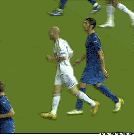 Zidane reddet Materazzi, men fikk bare kjeft etterpå. (Basert på en bildetekst av Morten Kleveland) 
