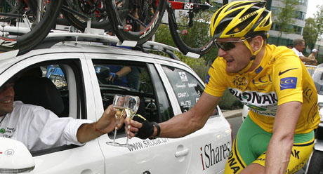 Floyd Landis stråler over seiren i Tour de France. (Foto: REUTERS / SCANPIX)
