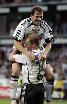 Miika Koppinen og Steffen Iversen feirer scoringen mot Vålerenga (Foto: Gorm Kallestad / SCANPIX) Miika Koppinen og Steffen Iversen feirer scoringen mot Vålerenga (Foto: Gorm Kallestad / SCANPIX)