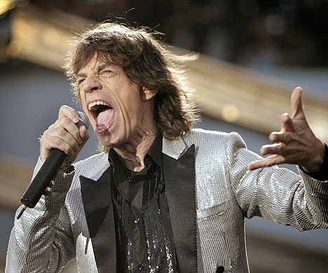 I 40 år har han vært vokalist i et av verdens største band, men først de siste årene har Mick Jagger begynt å varme opp før han skal synge på konsert. Foto: AP Photo / Scanpix.