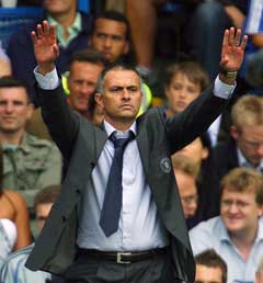 Chelsea-manager Jose Mourinho kunne etterhvert juble på sidelinjen. (Foto: Reuters/Scanpix)